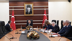 Vali Aksoy, vatandaşları dinliyor