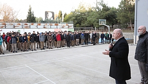 Bıyık, öğrencileri yalnız bırakmadı