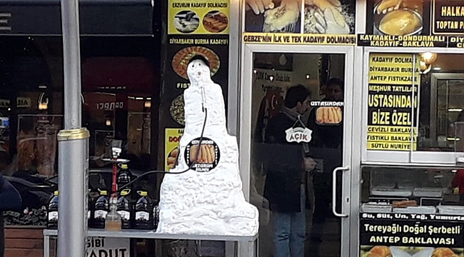 Gebze'nin nargile içen kardan adamı