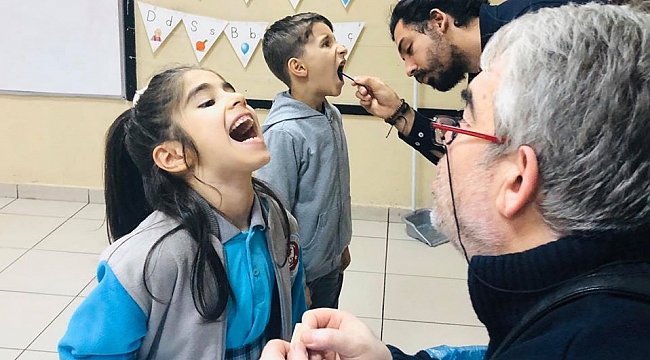 Gebzeli miniklere ‘Flor vernik’ uygulaması yapıldı