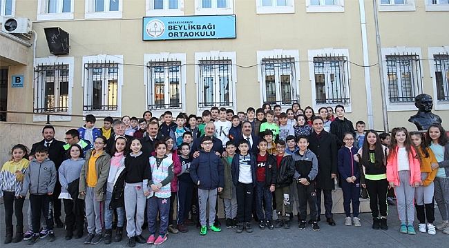 Güler ve Büyükgöz, Beylikbağı Ortaokulu’na gitti