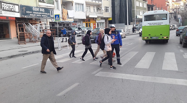 Okulların ilk gününde zabıta görev başında