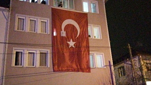 Şehidimizin baba evine Türk Bayrağı asıldı