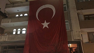 Şehidimizin evine bayrak asıldı