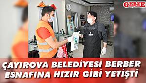 Hem dezenfekte etti, hem maske dağıttı