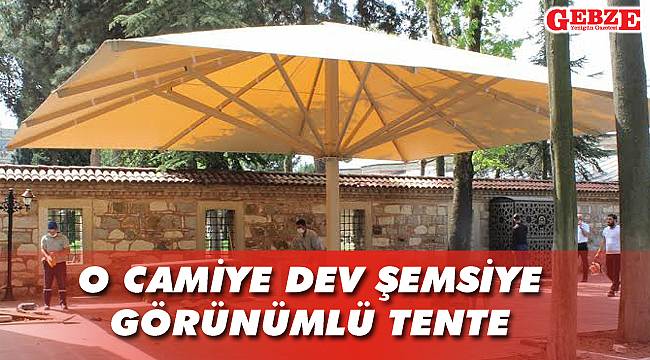 O camiye dev şemsiye görünümlü tente
