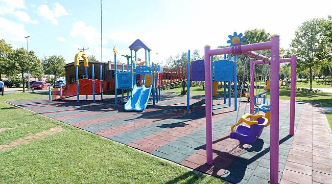Büyükşehir’den sahil parkına oyun grubu
