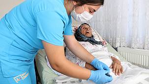 Evde bakım hizmeti yüzleri güldürüyor