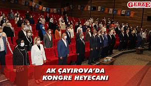 Protokol üyeleri konuşmalarını gerçekleştiriyor