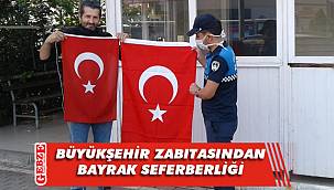 Eskiyen bayraklar yenileri ile değiştiriliyor