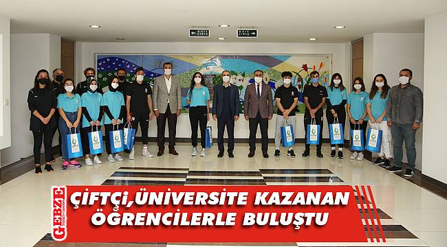 Akademiyi kazanan öğrenciler Çiftçi'ye gitti