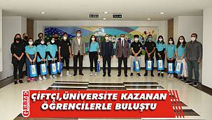 Akademiyi kazanan öğrenciler Çiftçi'ye gitti