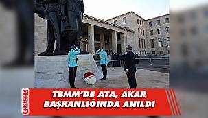 Akar, Atatürk anıtına çelenk bıraktı