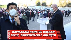 Kara ve Bıyık, öğrencilerle İstiklal Marşı’nı okudu