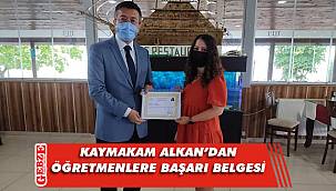 Kaymakam Alkan’dan 13 öğretmene başarı belgesi