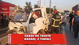 Bariyere çarpan kamyonetteki 2 kişi yaralandı