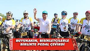 Büyükakın, bisikletçilerle birlikte pedal çevirdi