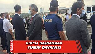 Cumhurbaşkanı Erdoğan'ın mesajı okunurken sırtını döndü