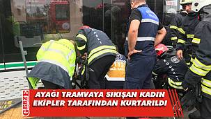 Ayağı tramvay boşluğuna sıkışan kadın kurtarıldı