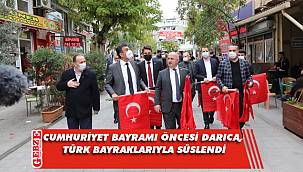 Darıca’da esnafa ve vatandaşlara Türk Bayrağı dağıtıldı