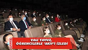 Vali Yavuz, öğrencilerle ‘Akif’i izledi