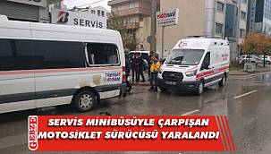 Gebze'de servis minibüsüyle motosiklet çarpıştı