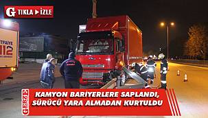 İzmit'te kamyon bariyerlere saplandı