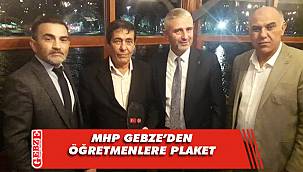 Özdemir’den öğretmenlere anlamlı hediye
