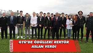 GTÜ’de sporculara ödülleri Rektör Aslan verdi