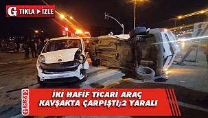 İki hafif ticari araç kavşakta çarpıştı