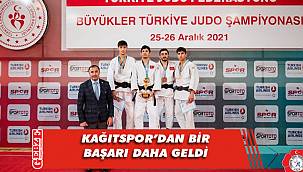 Kağıtspor zirveyi gördü