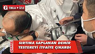 Sırtına saplanan testere ile hastaneye geldi