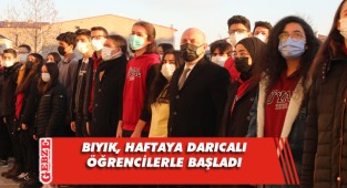 Bıyık, her an Darıcalılarla bir arada