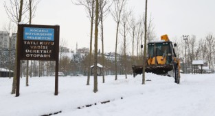 Gebze Bölgesi’nde otoparkların karı temizleniyor