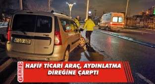 Gebze'de bir araç aydınlatma direğine çarptı