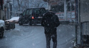 Gebze'de kar yağışı etkisini arttırıyor 