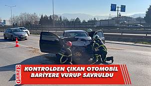 İzmit'te bir otomobil bariyerlere çarptı