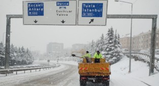 Kocaeli'nde mahsur kalan 64 kişi kurtarıldı
