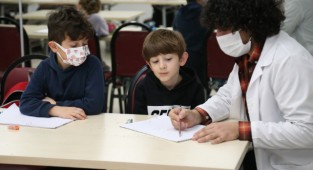 Minik ressamlar sergide buluştu