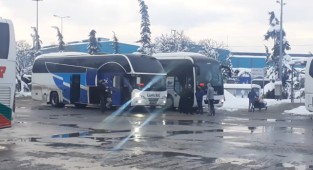Yollar açıldı, otobüsler yolculuklarını sürdürdü