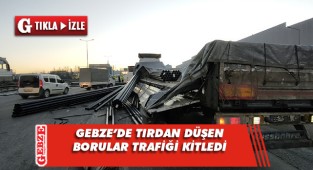Gebze'de tırdan düşen borular ulaşımı aksattı
