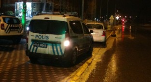 Hırsızlar inşaat bekçisini bıçakladı