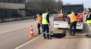 Kaldırım bozulmalarına anında müdahale yapılıyor