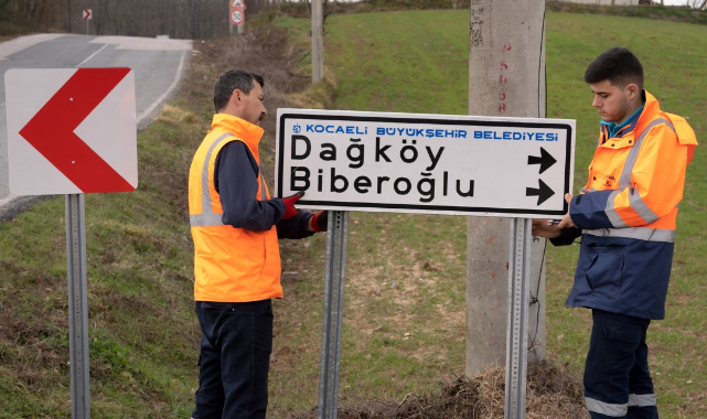 Kırsal mahallelerin trafik levhaları yenileniyor
