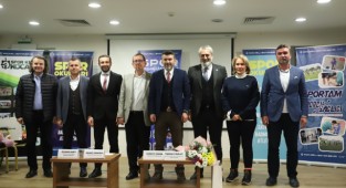 Spor okullarında antrenörlere eğitim verildi