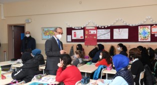 Vali Yavuz'dan okul ziyareti