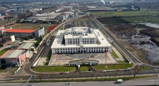 Yan yollar, otopark ve çevre düzenlemesi tamam