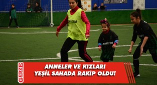 Anneler, futbolcu kızları için yeşil sahada ter döktü