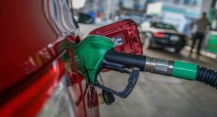 Benzin ve motorine yapılan zam iptal edildi