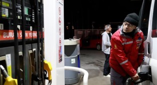Benzin ve motorine zam geldi
